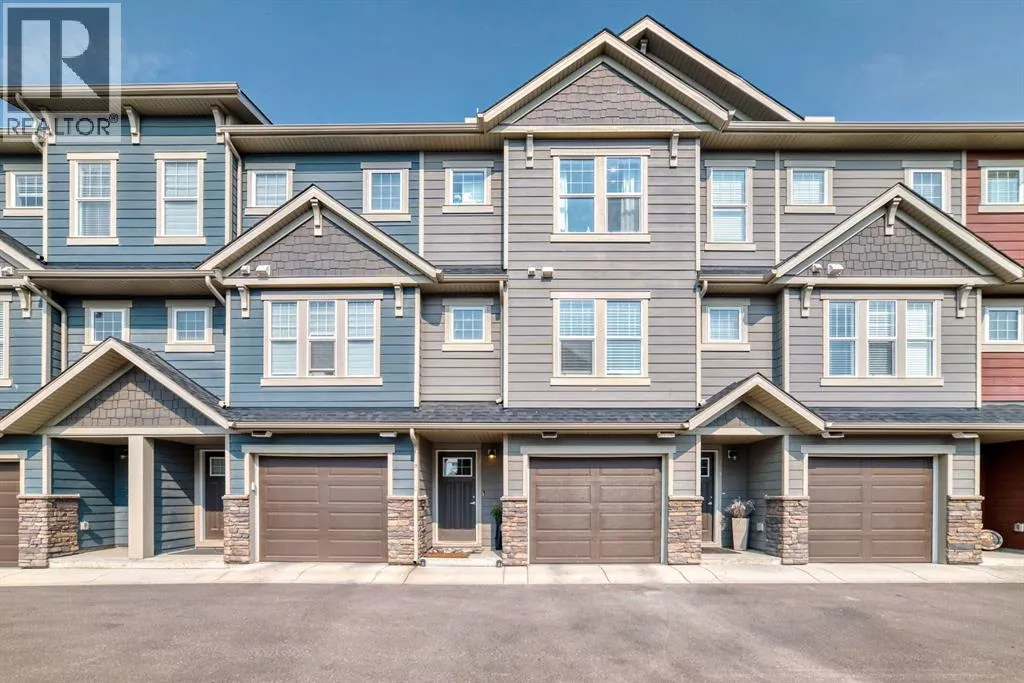 Row / Townhouse for rent: 206 Cranbrook Square Se, Calgary, Alberta T3M 3E3