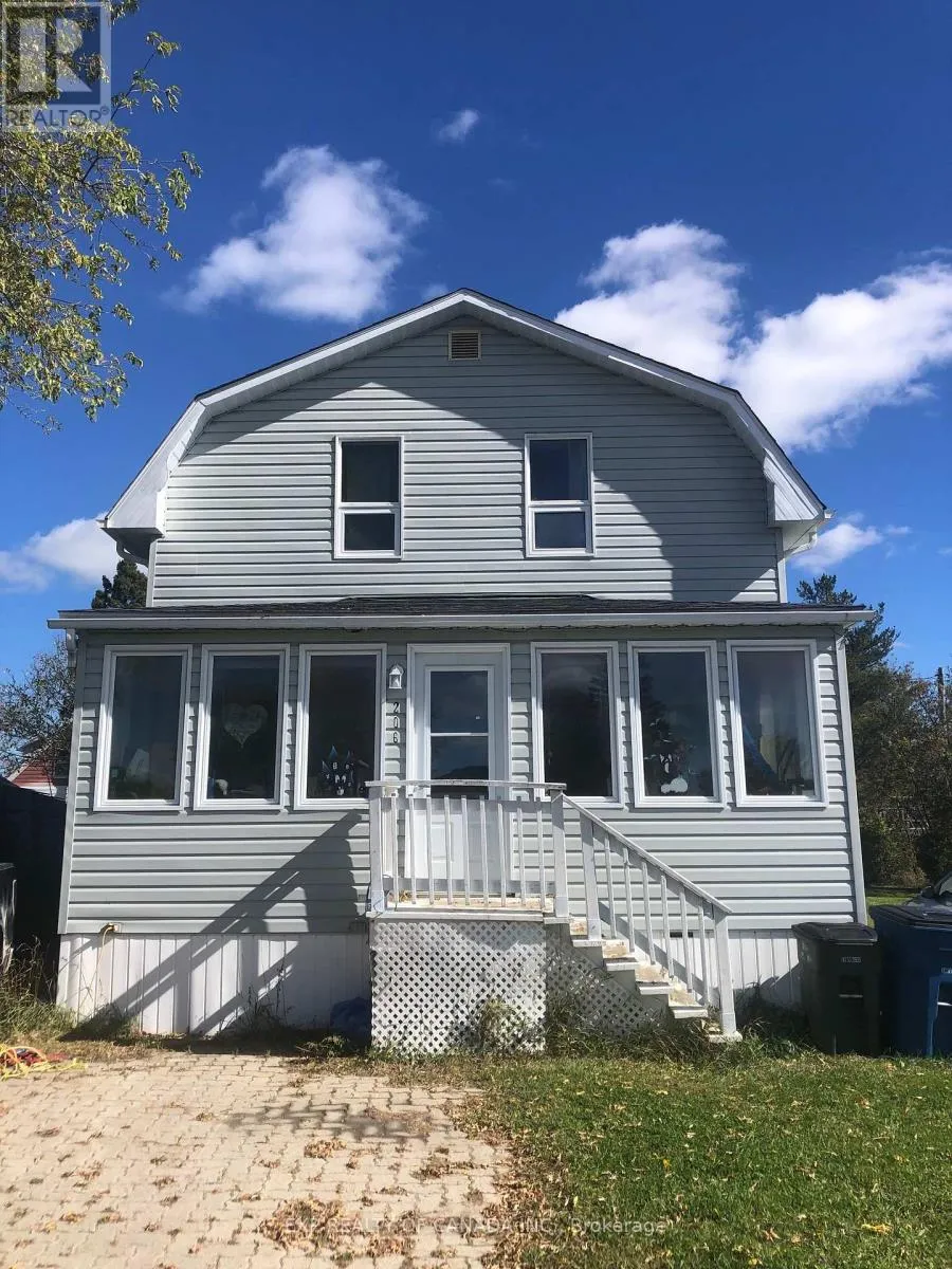 Duplex for rent: 206 Eleventh Avenue, Cochrane, Ontario P0L 1C0