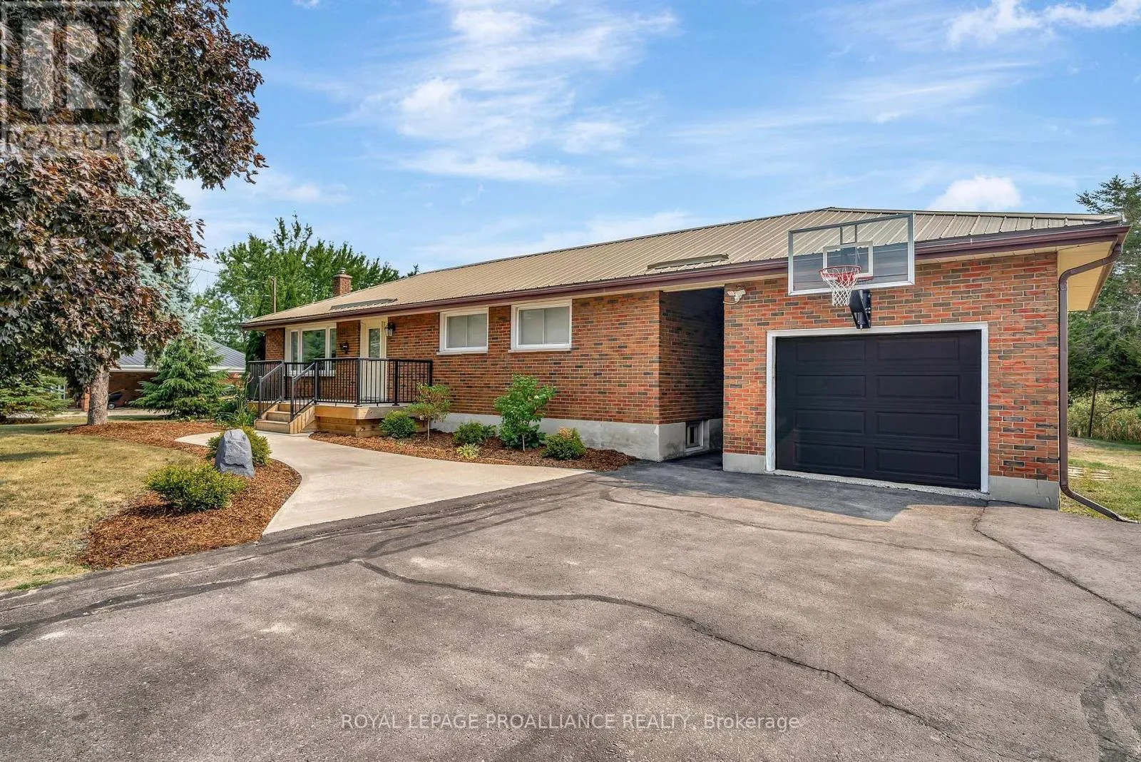 House for rent: 206 Elmwood Drive, Belleville, Ontario K8N 4Z4