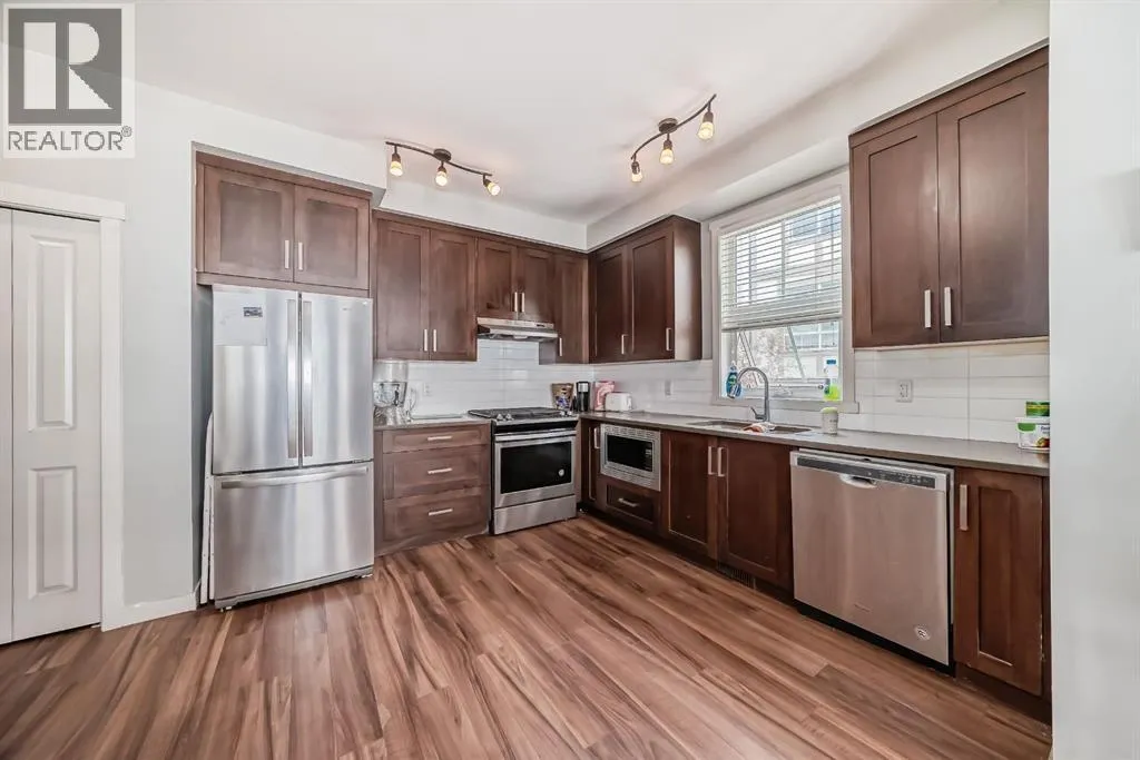 Row / Townhouse for rent: 206 Sherwood Lane Nw, Calgary, Alberta T3R 0V3