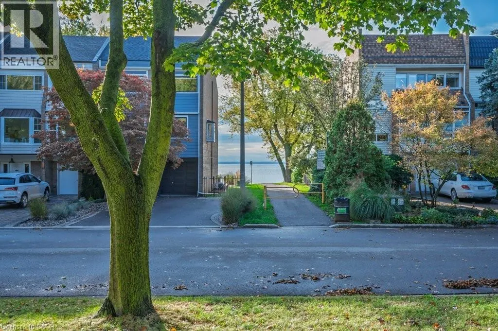 House for rent: 2063 Waters Edge Drive, Oakville, Ontario L6L 1A3