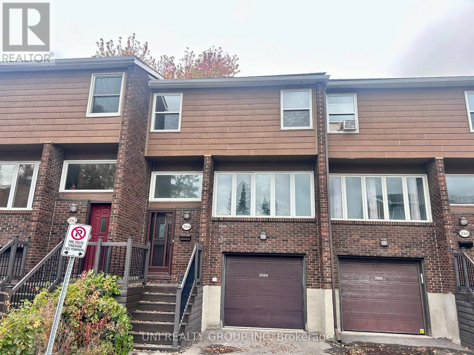 Row / Townhouse for rent: 2064 Eric Crescent, Ottawa, Ontario K1B 4P4