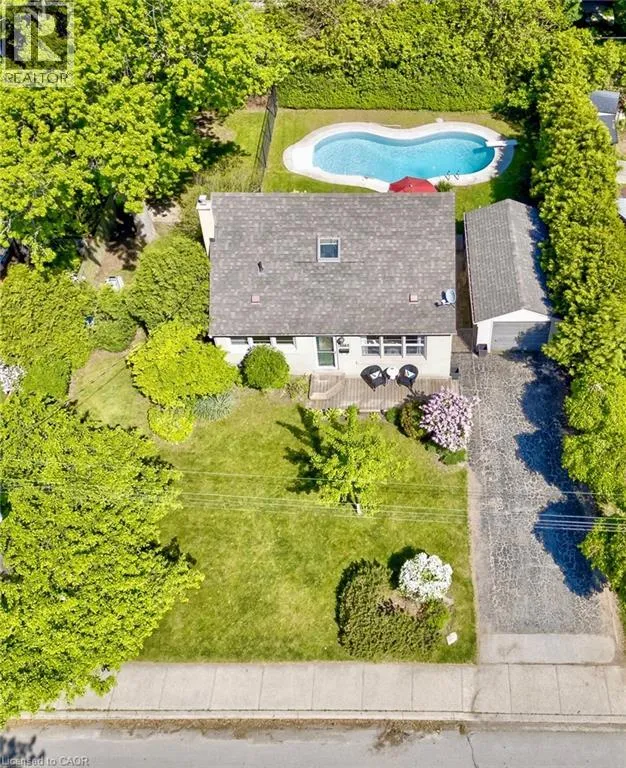 House for rent: 2067 Maplewood Drive, Burlington, Ontario L7R 2C6