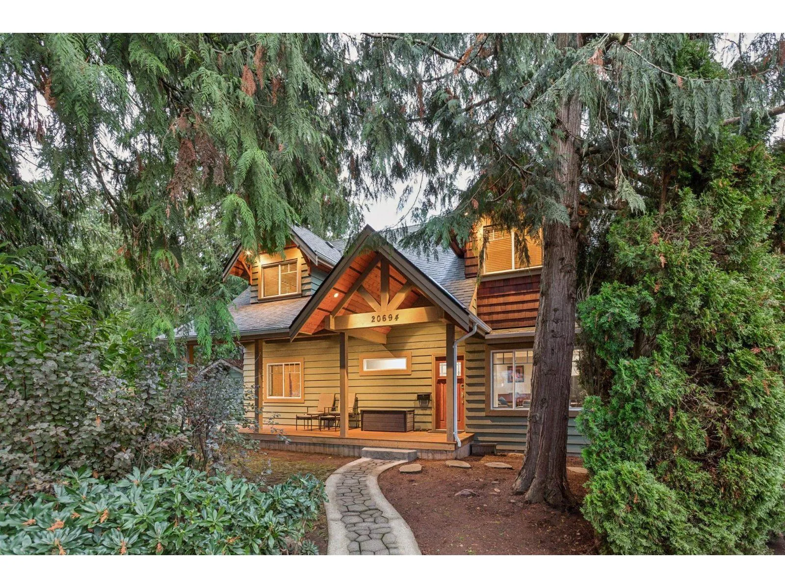 House for rent: 20694 39 Avenue, Langley, British Columbia V3A 2V6