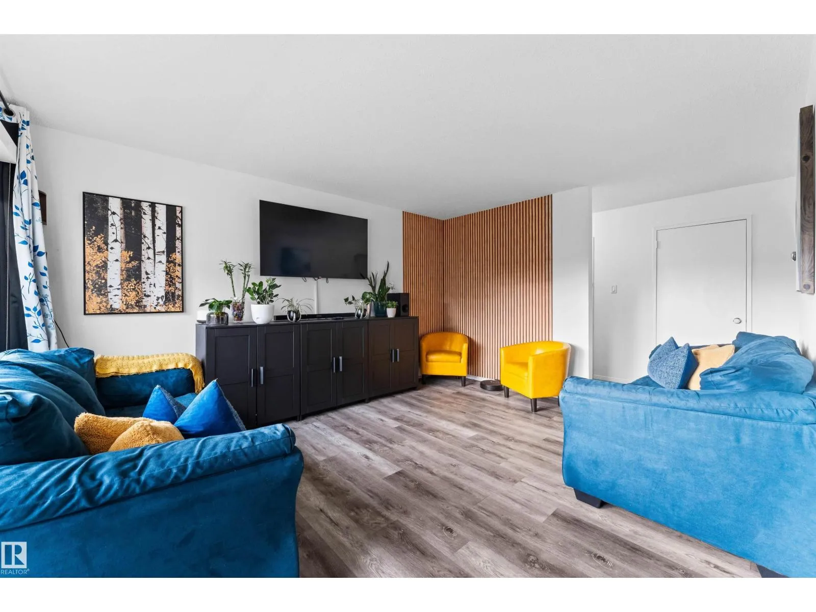 Apartment for rent: #207 11430 40 Av Nw, Edmonton, Alberta T6J 0R5