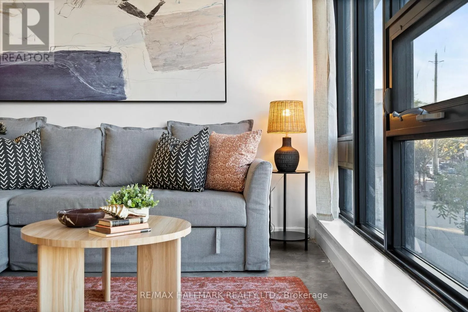 Apartment for rent: 207 - 1239 Dundas Street W, Toronto, Ontario M6J 1X6