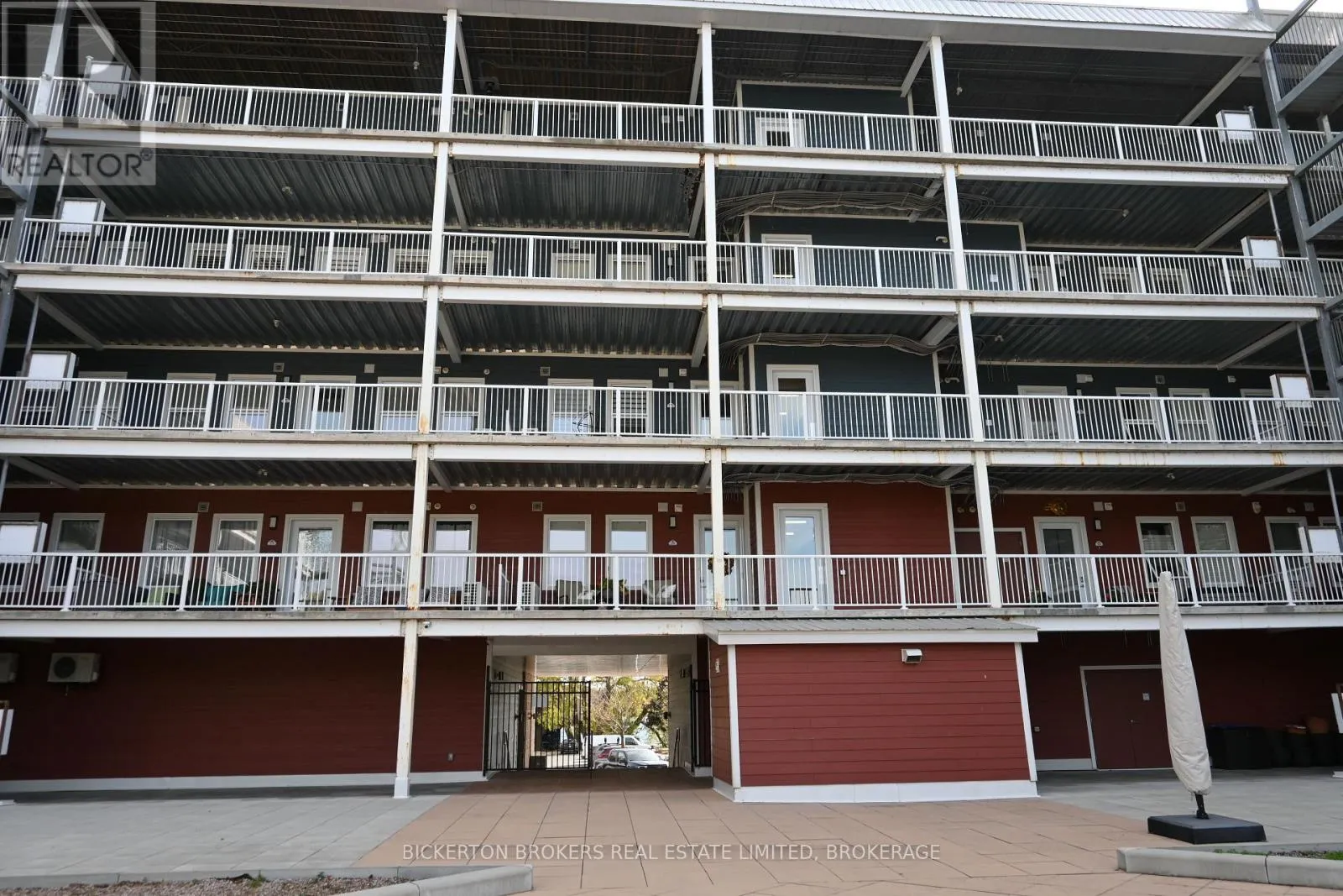 Apartment for rent: 207 - 130 Water Street, Gananoque, Ontario K7G 0A8