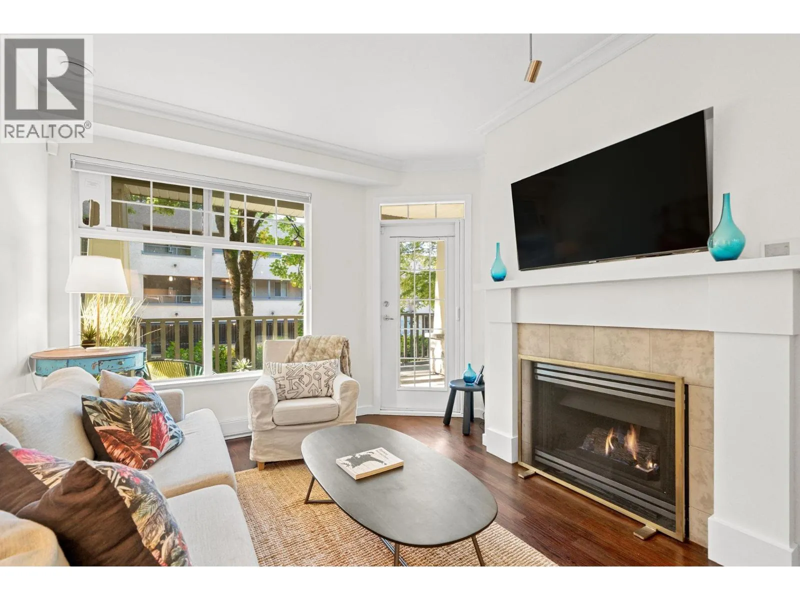 Apartment for rent: 207 1388 Nelson Street, Vancouver, British Columbia V6E 1J9