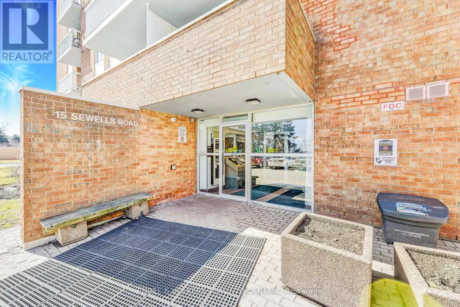 Apartment for rent: 207 - 15 Sewells Road, Toronto, Ontario M1B 3V7