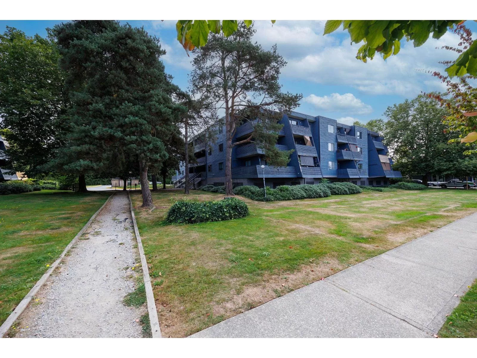 Apartment for rent: 207 17661 58a Avenue, Surrey, British Columbia V3S 1N4