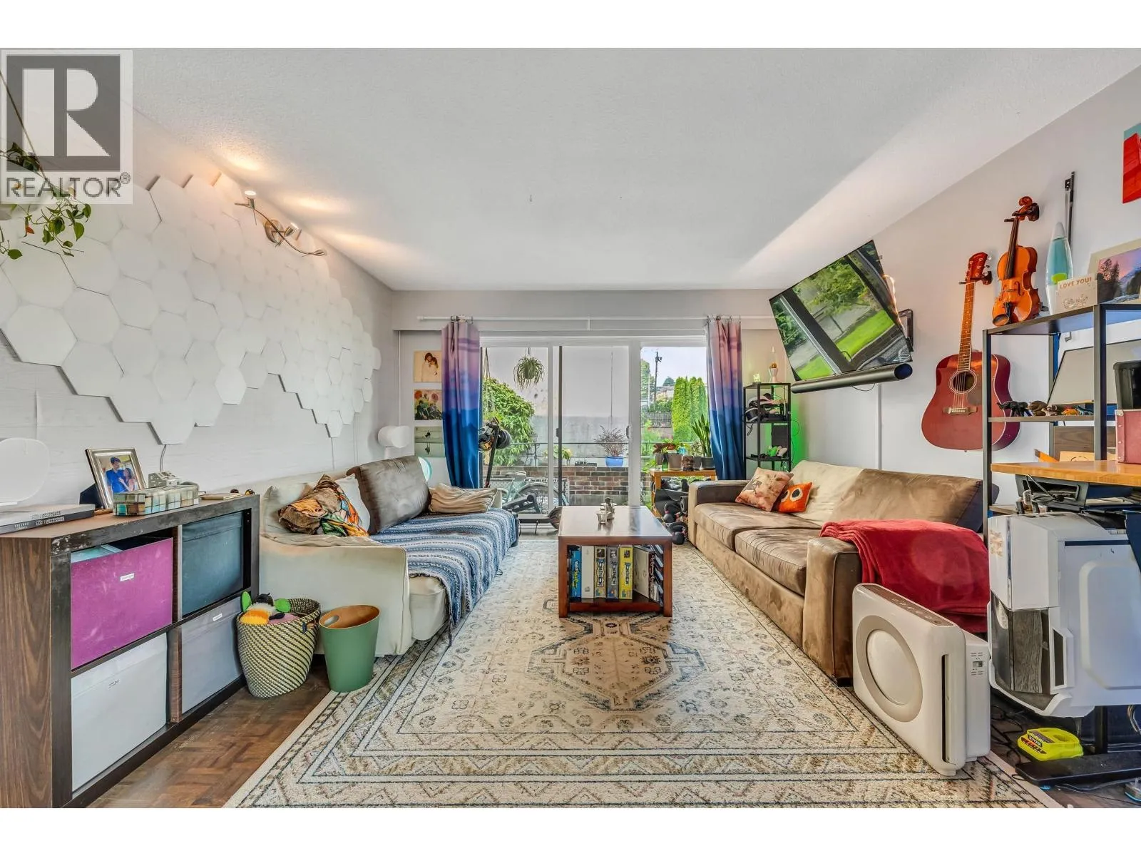 Apartment for rent: 207 2025 W 2nd Avenue, Vancouver, British Columbia V6J 1J6