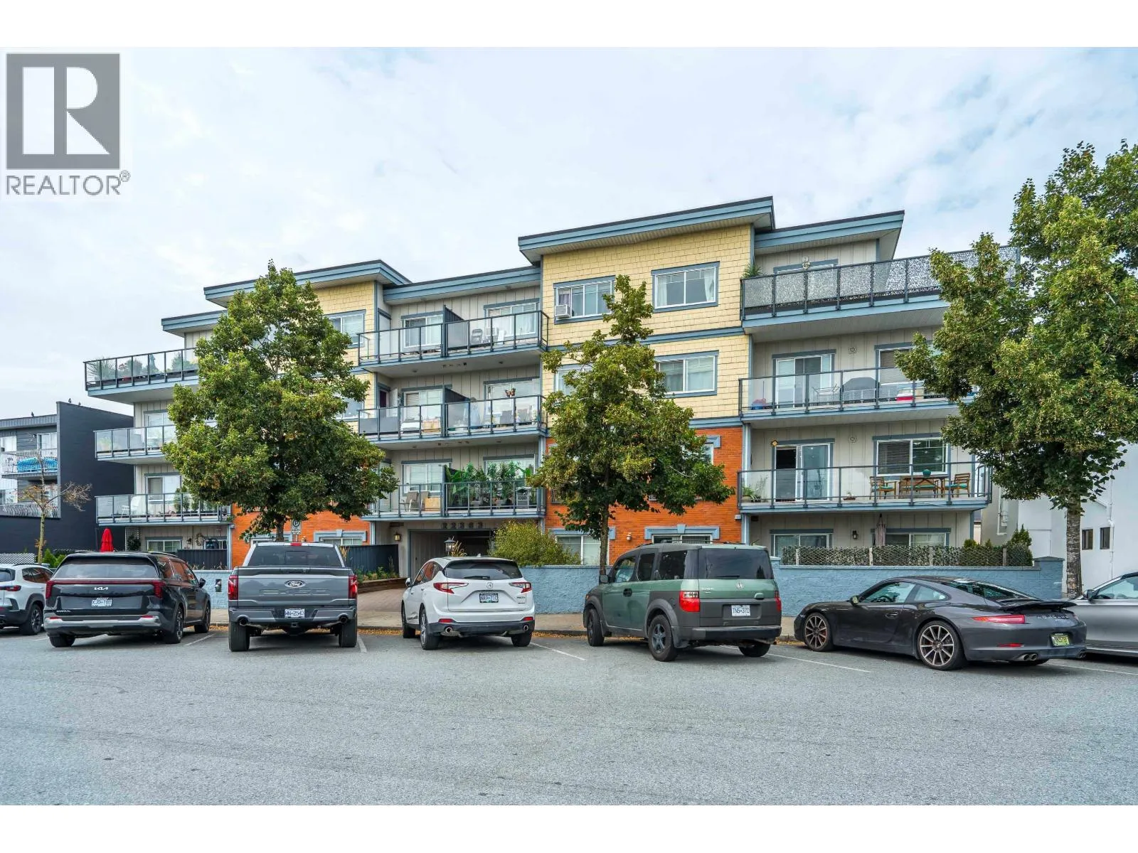 Apartment for rent: 207 22363 Selkirk Avenue, Maple Ridge, British Columbia V2X 2X6