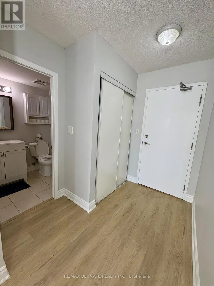 Apartment for rent: 207 - 2464 Weston Road, Toronto, Ontario M9M 0A2