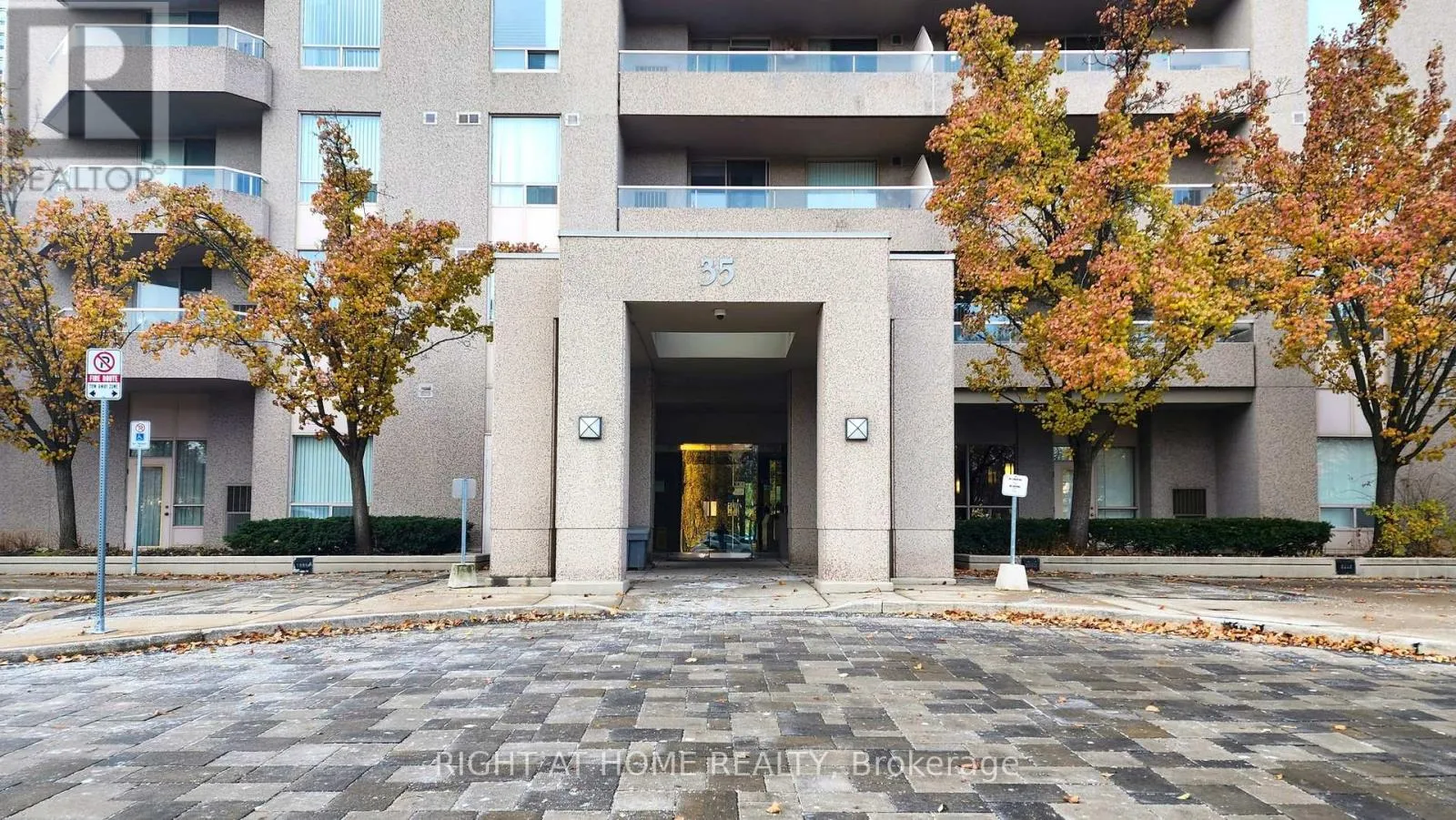 Apartment for rent: 207 - 35 Empress Avenue, Toronto, Ontario M2N 6T3