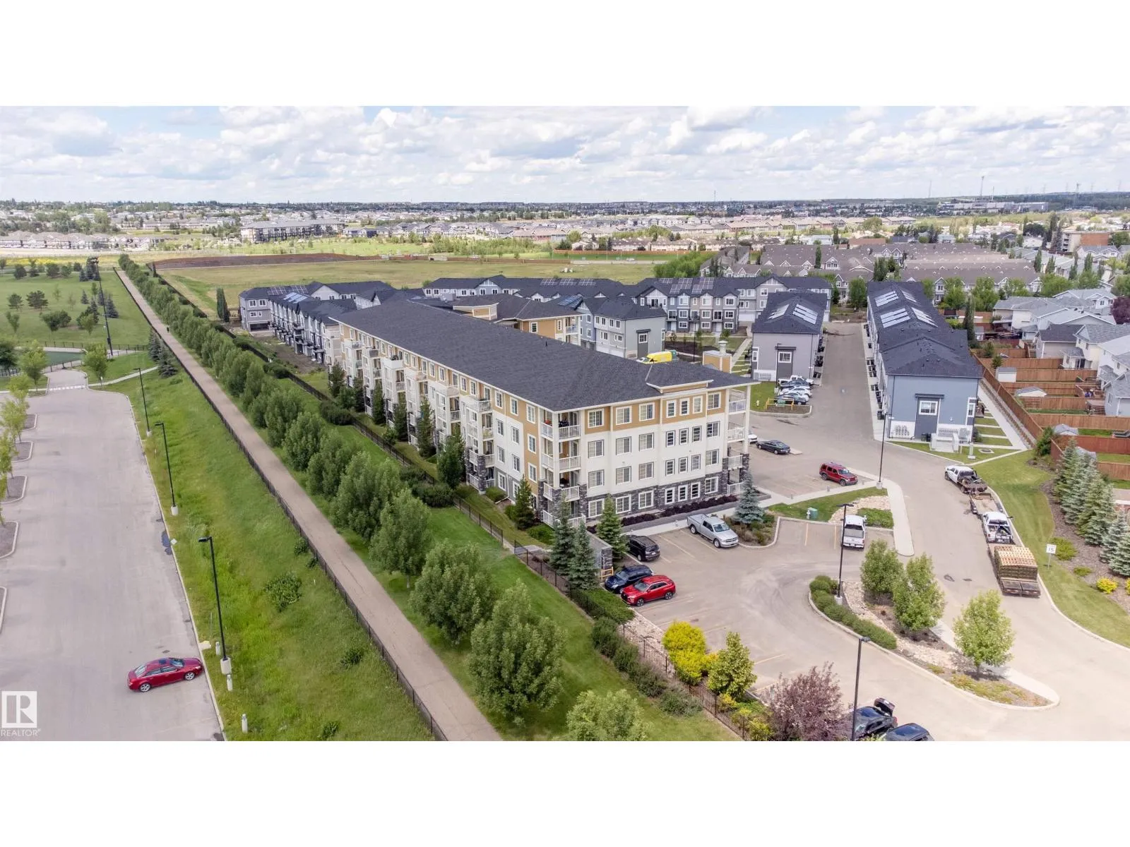 Apartment for rent: #207 3670 139 Av Nw, Edmonton, Alberta T5Y 2N5