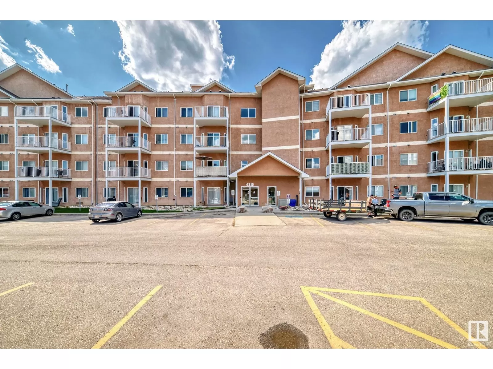 Apartment for rent: #207 4316 139 Av Nw, Edmonton, Alberta T5Y 0L1