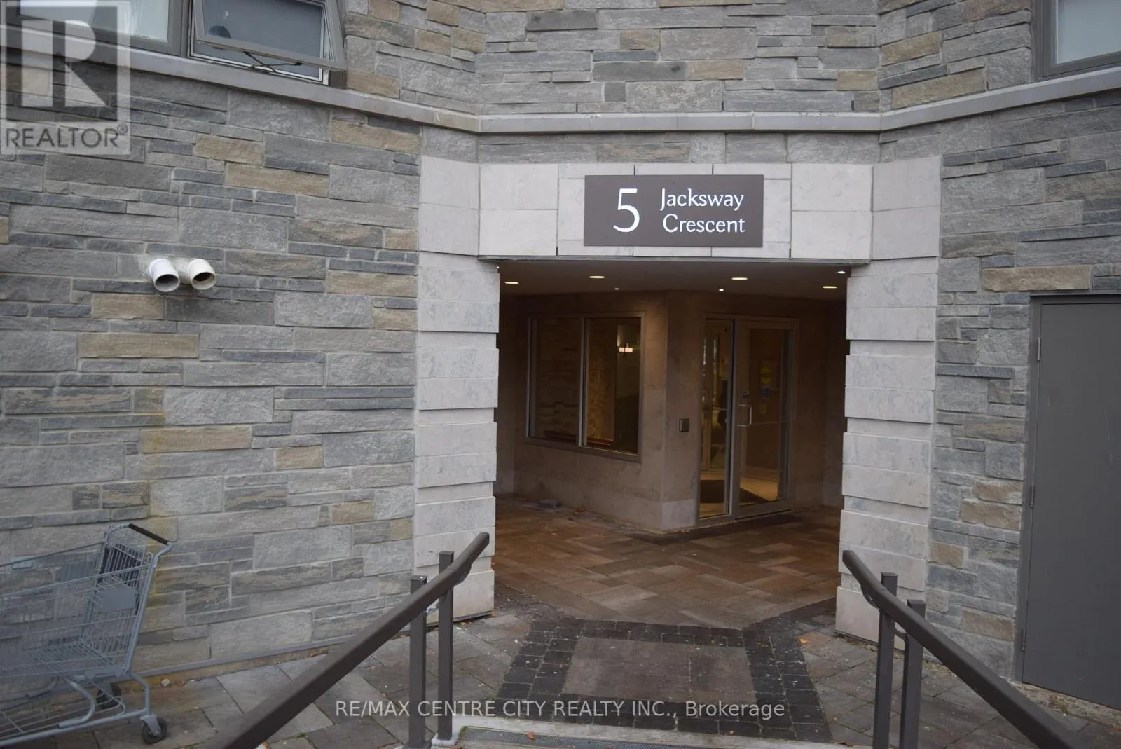 Apartment for rent: 207 - 5 Jacksway Crescent, London North, Ontario N5X 3T6