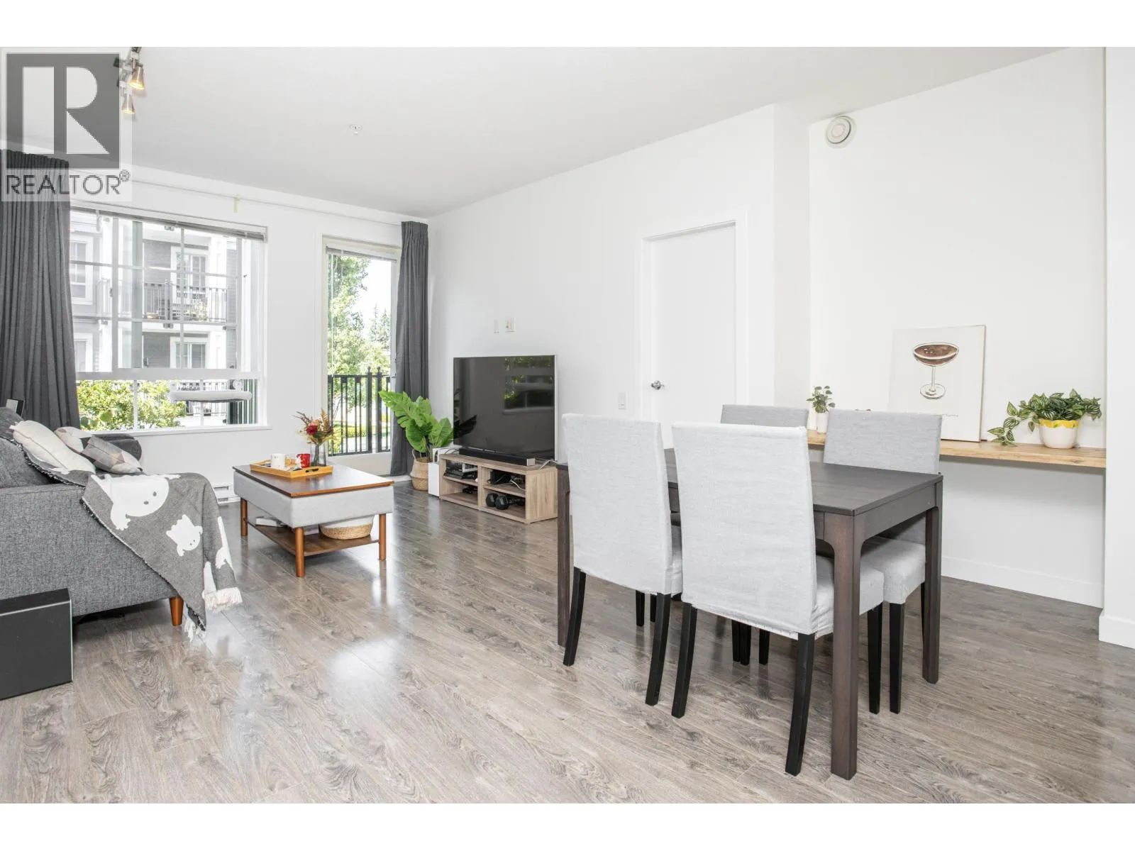 Apartment for rent: 207 553 Foster Avenue, Coquitlam, British Columbia V3J 0B5