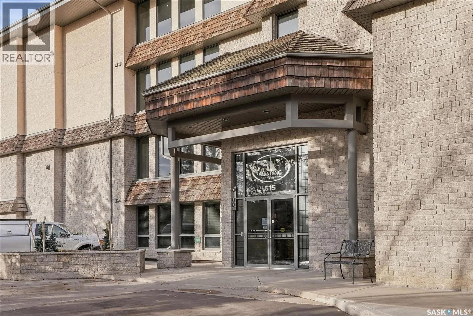 Apartment for rent: 207 615 Saskatchewan Crescent W, Saskatoon, Saskatchewan S7M 0A5