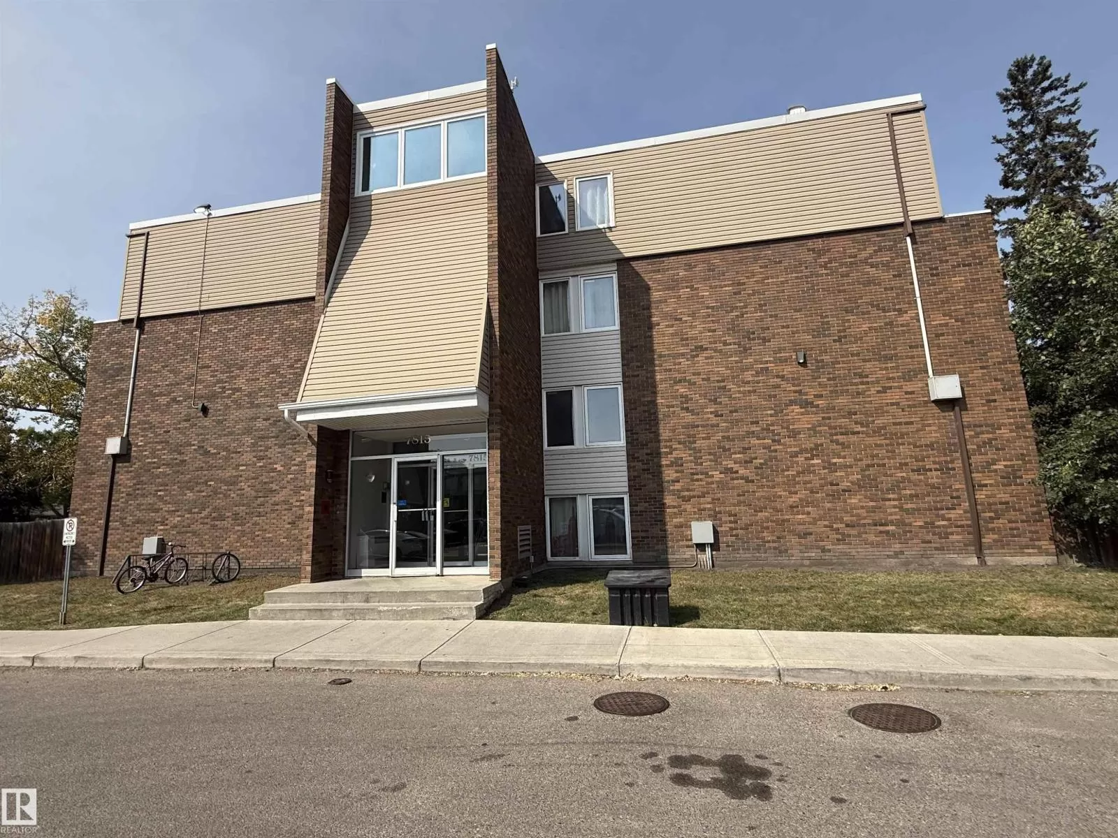 Apartment for rent: #207 7815 159 St Nw, Edmonton, Alberta T5R 2E1