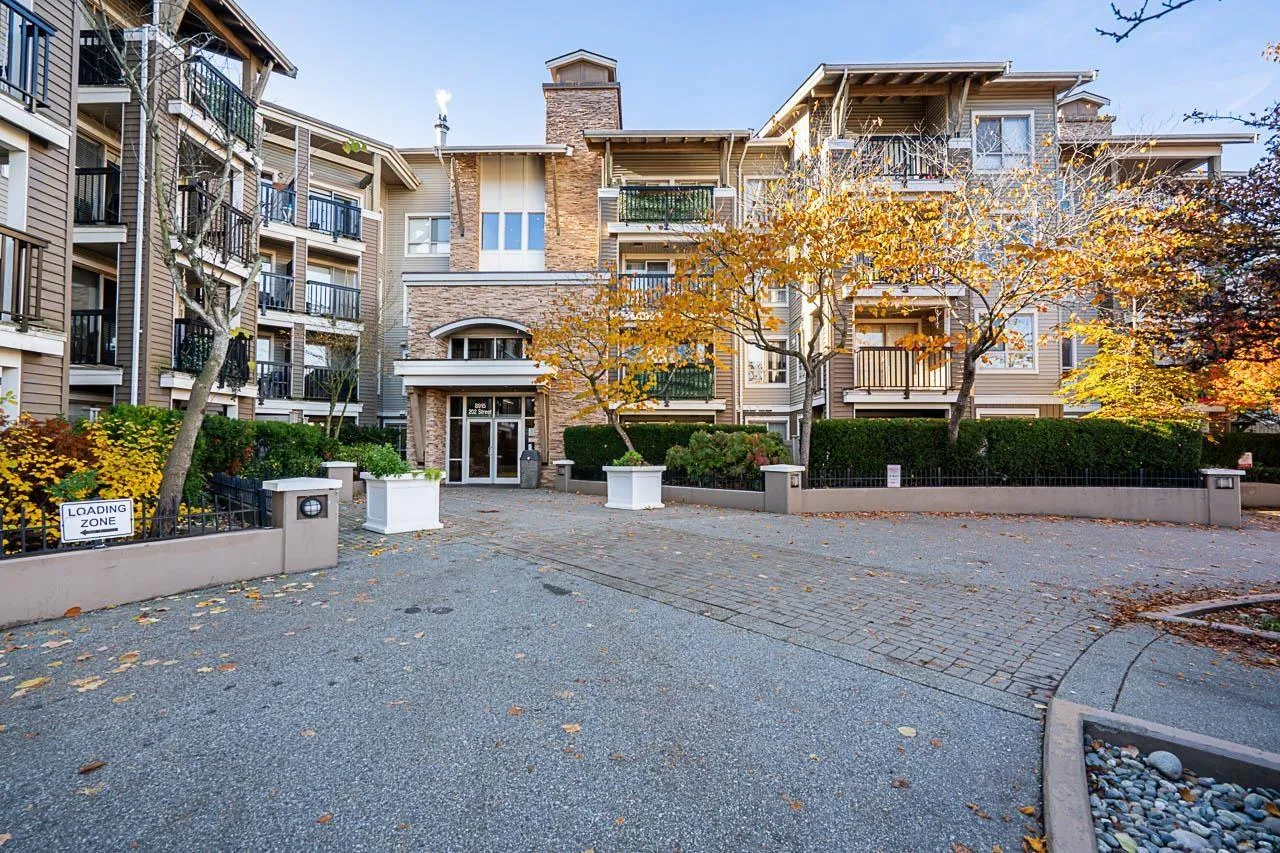 Apartment for rent: 207 8915 202 Street, Langley, British Columbia V1M 0B5