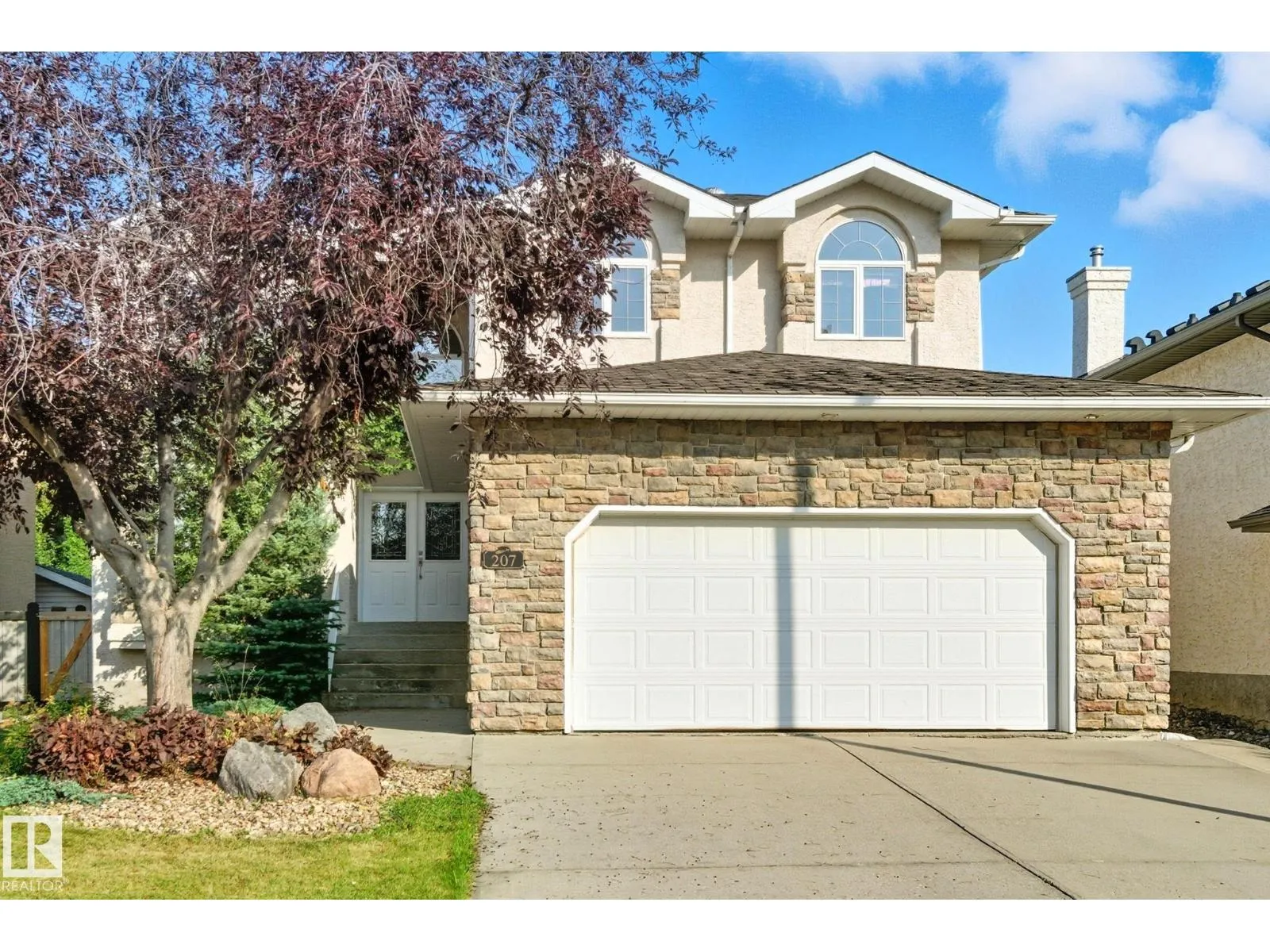 House for rent: 207 Falconer Link Li Nw, Edmonton, Alberta T6R 2V7