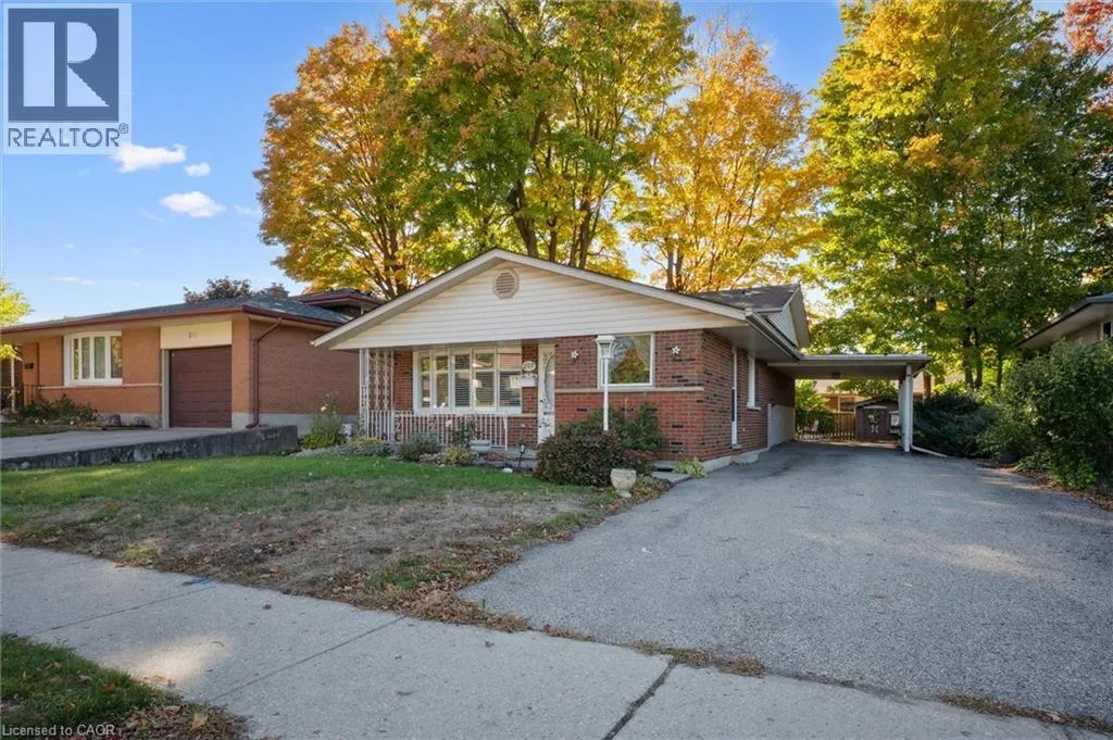 House for rent: 207 Laurentian Drive, Kitchener, Ontario N2E 2G5