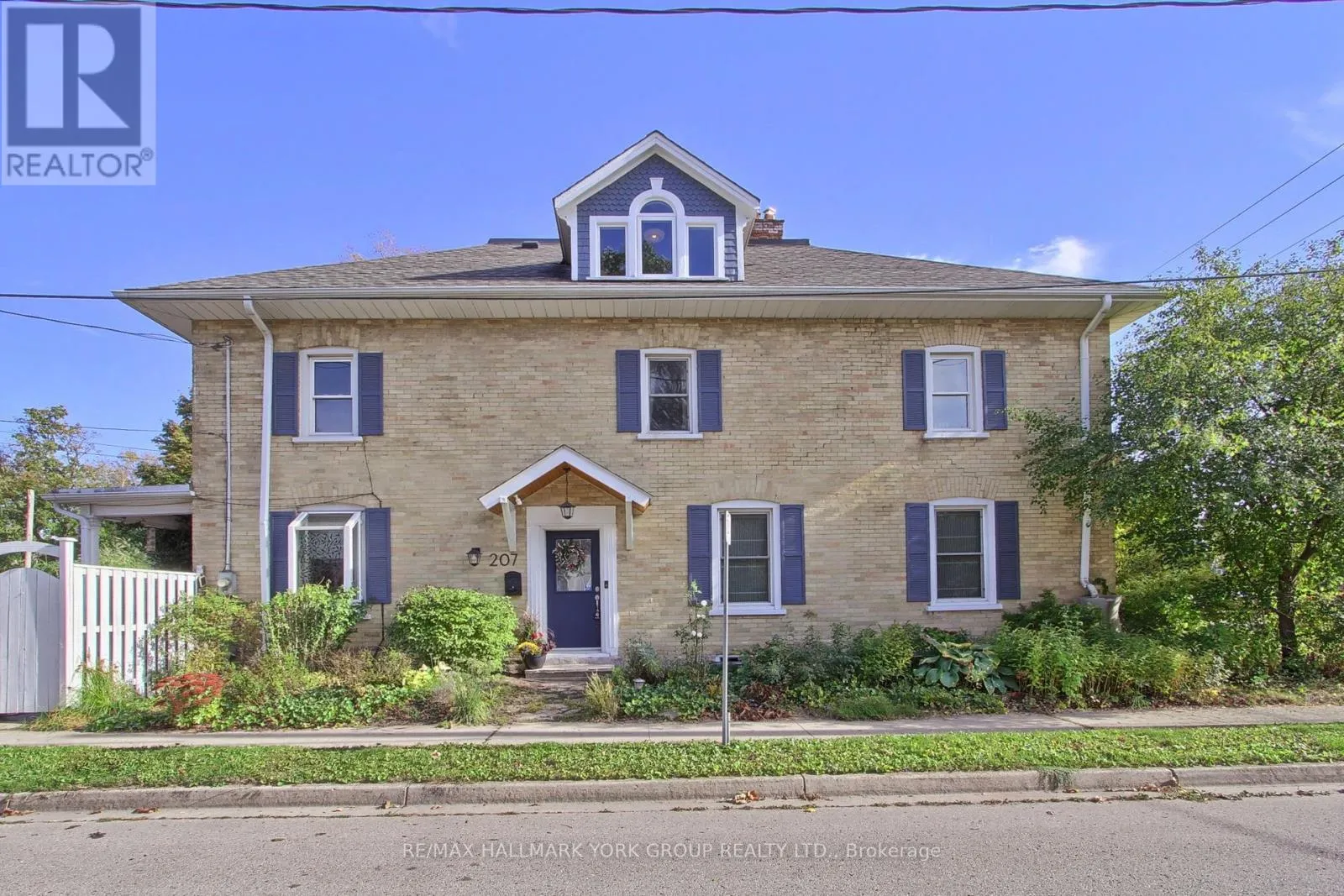 House for rent: 207 Waterloo Street N, Cambridge, Ontario N3H 1N1