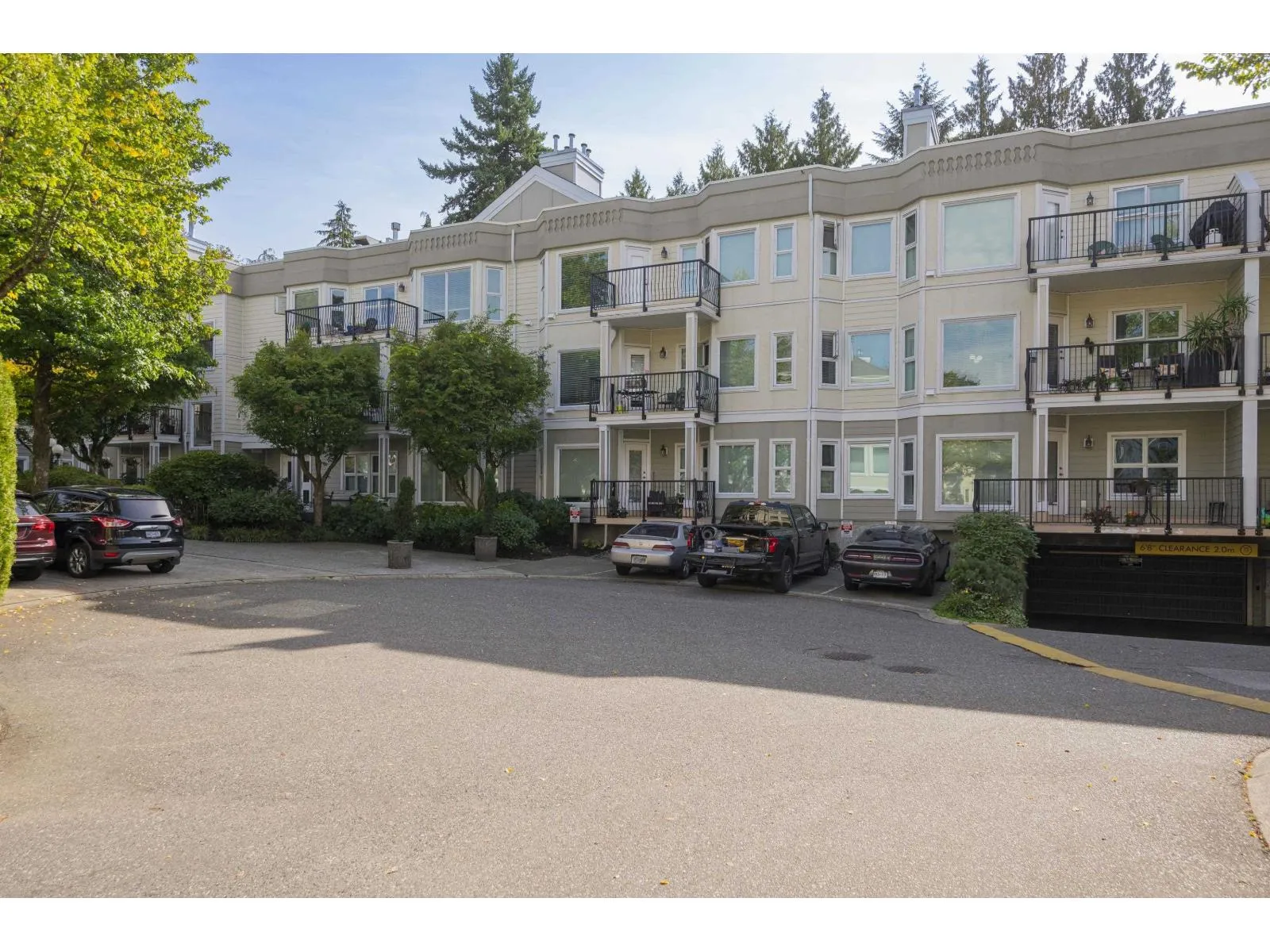 Apartment for rent: 208 10320 156 Street, Surrey, British Columbia V3R 4L8