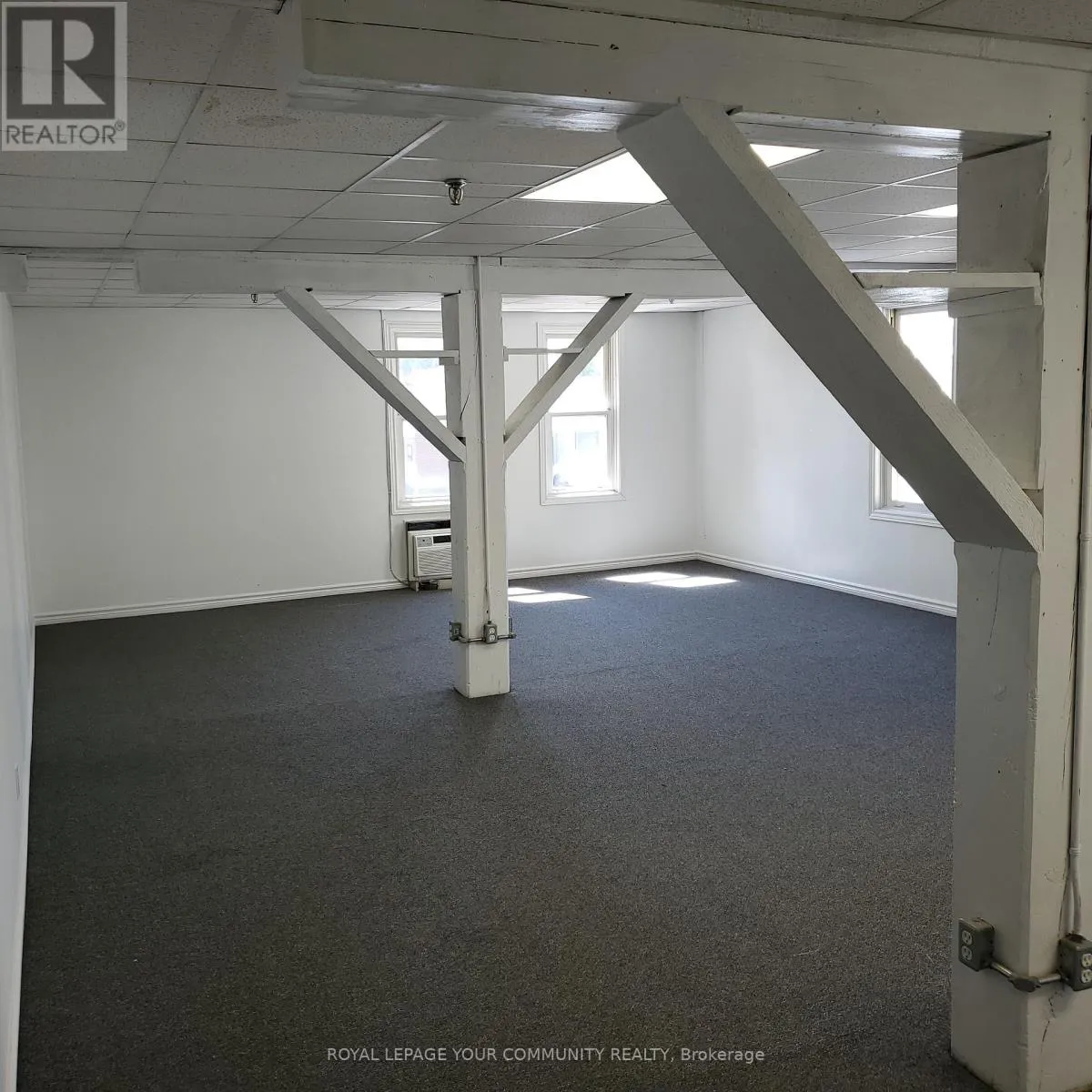 Retail for rent: 208 - 172 Main Street, Prince Edward County, Ontario K0K 2T0