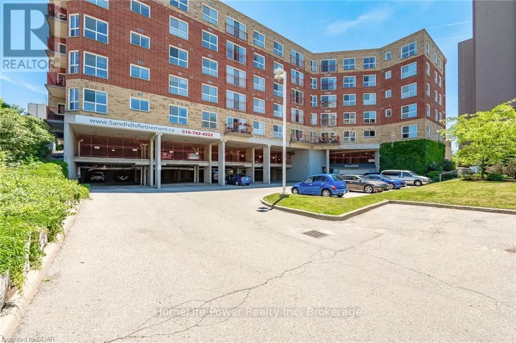 Apartment for rent: 208 - 20 St George Street, Kitchener, Ontario N2G 2S7