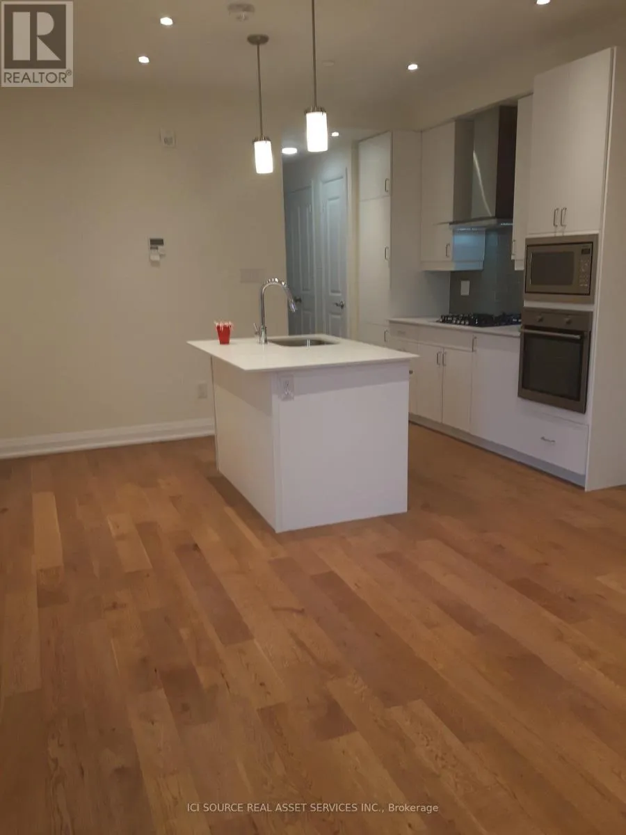 Apartment for rent: 208 - 200 Woodbine Avenue, Toronto, Ontario M4L 3P2