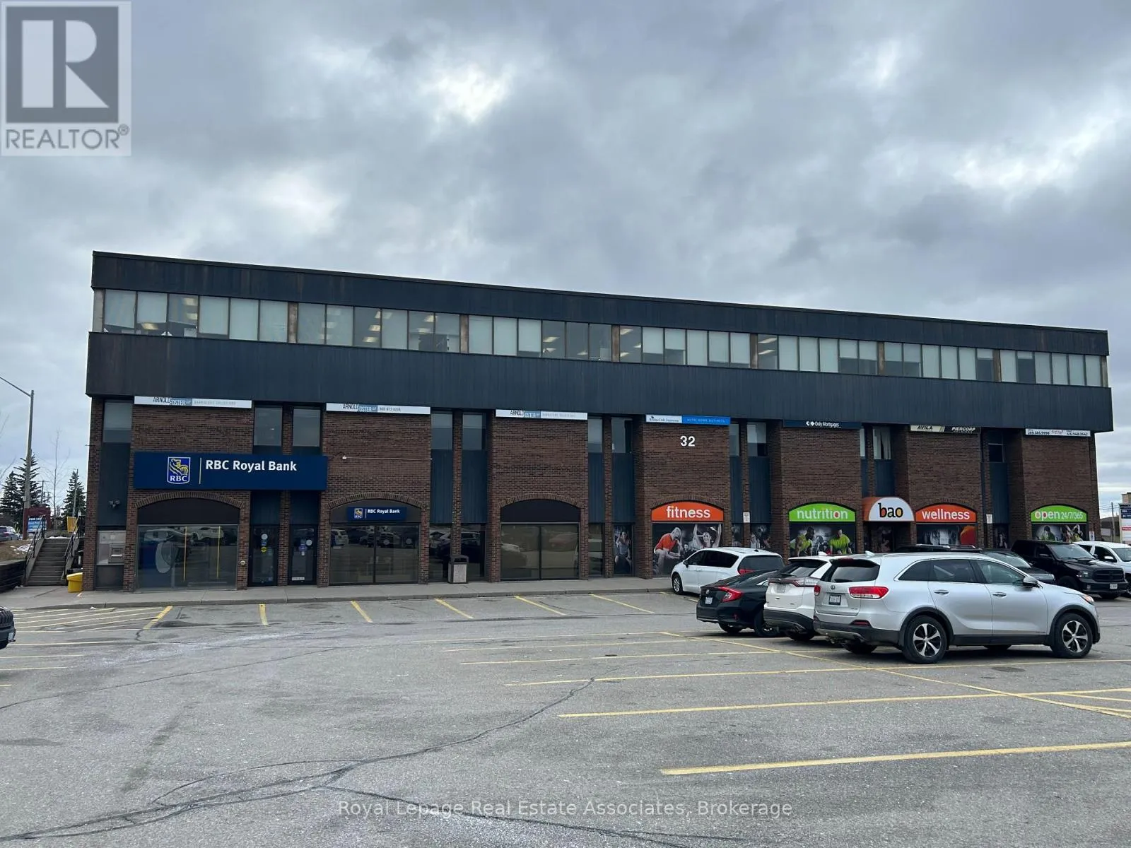 Offices for rent: 208 - 232-a Guelph Street, Halton Hills, Ontario L7G 4B1