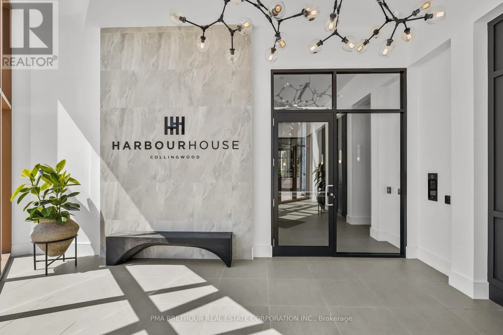 Apartment for rent: 208 - 31 Huron Street, Collingwood, Ontario L9Y 5T7