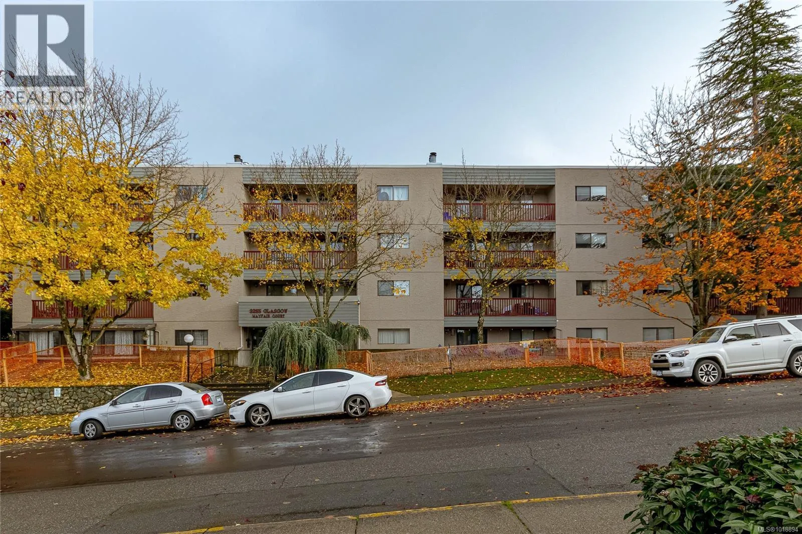 Apartment for rent: 208 3255 Glasgow Ave, Saanich, British Columbia V8X 1E5