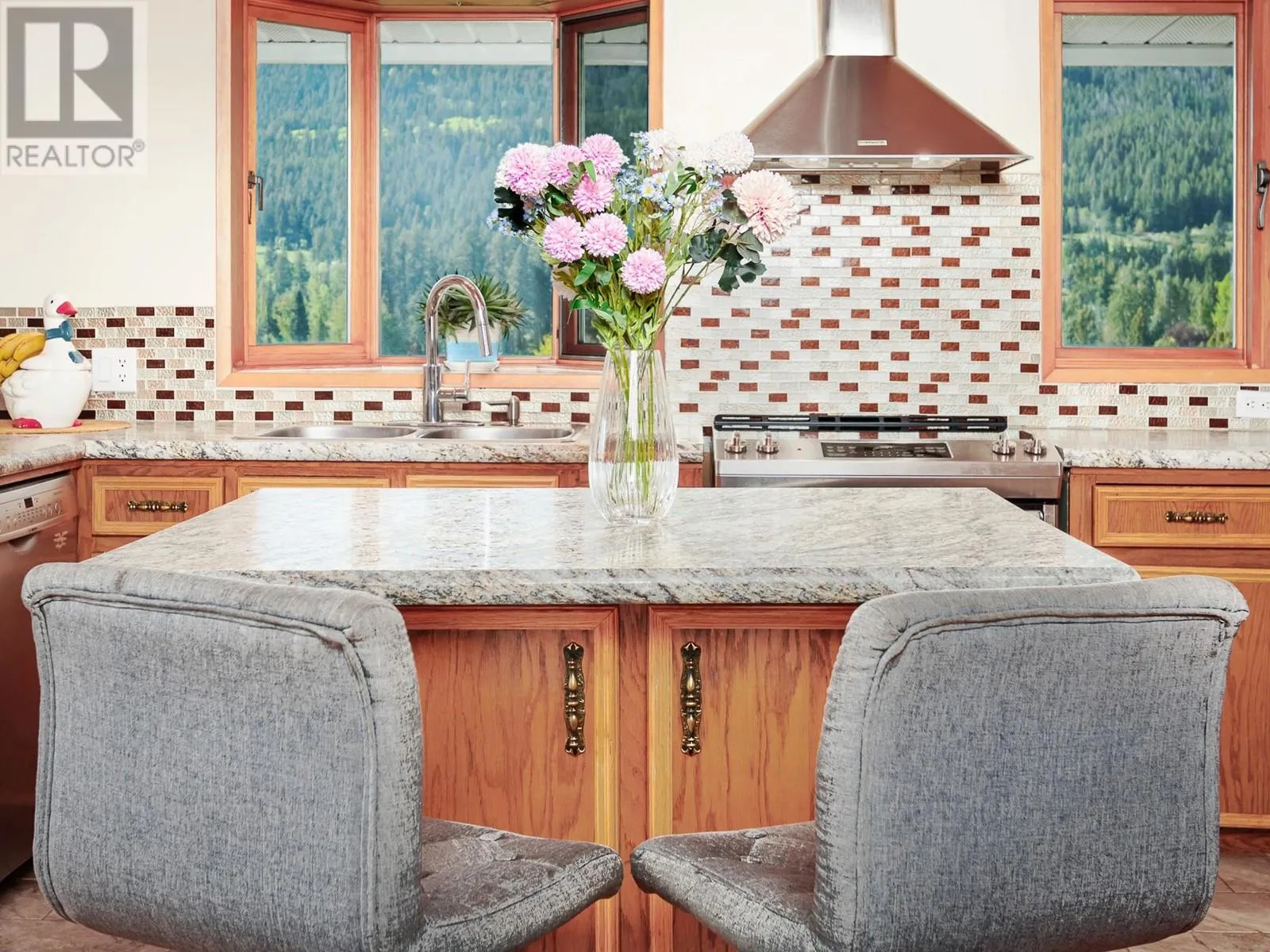 House for rent: 208 36 Avenue N, Erickson, British Columbia V0B 1G1