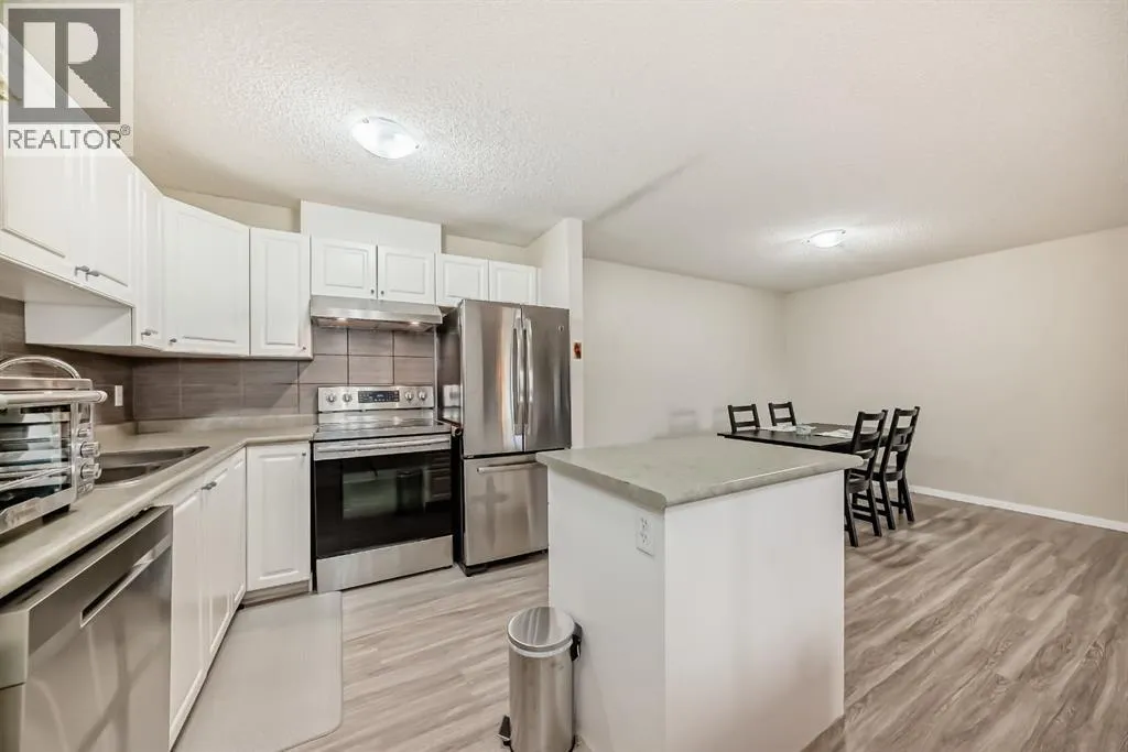 Apartment for rent: 208, 4000 Somervale Court Sw, Calgary, Alberta T2Y 4J3