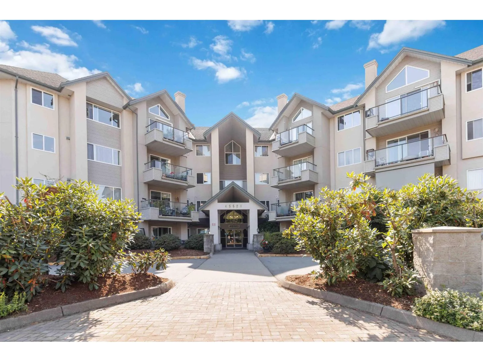 Apartment for rent: 208 45520 Knight Road|sardis West Vedder, Chilliwack, British Columbia V2R 3Z2