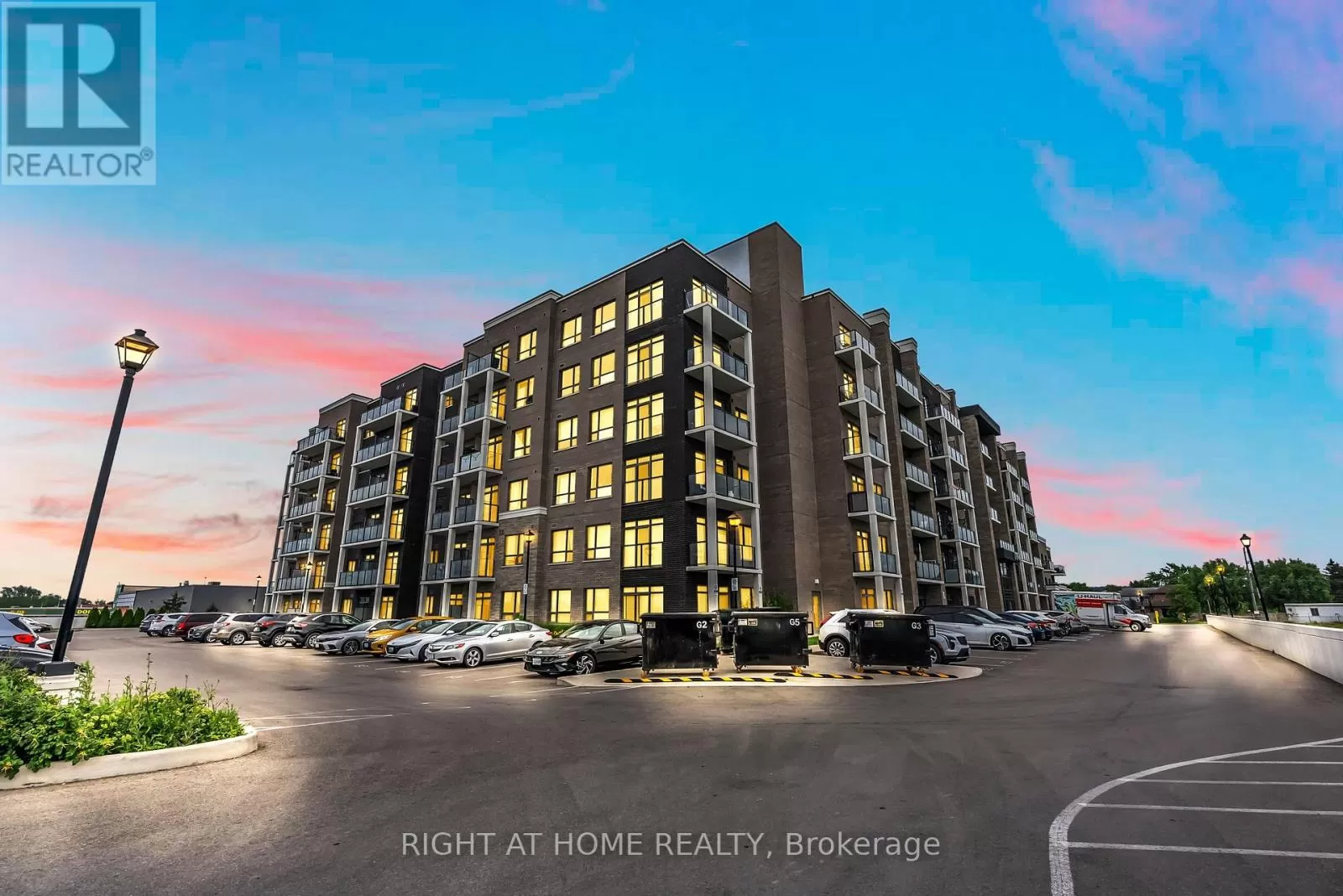 Apartment for rent: 208 - 5055 Greenlane Road, Lincoln, Ontario L3J 2J3