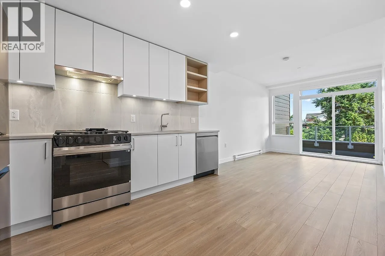 Apartment for rent: 208 723 Grover Avenue, Coquitlam, British Columbia V3J 3C9