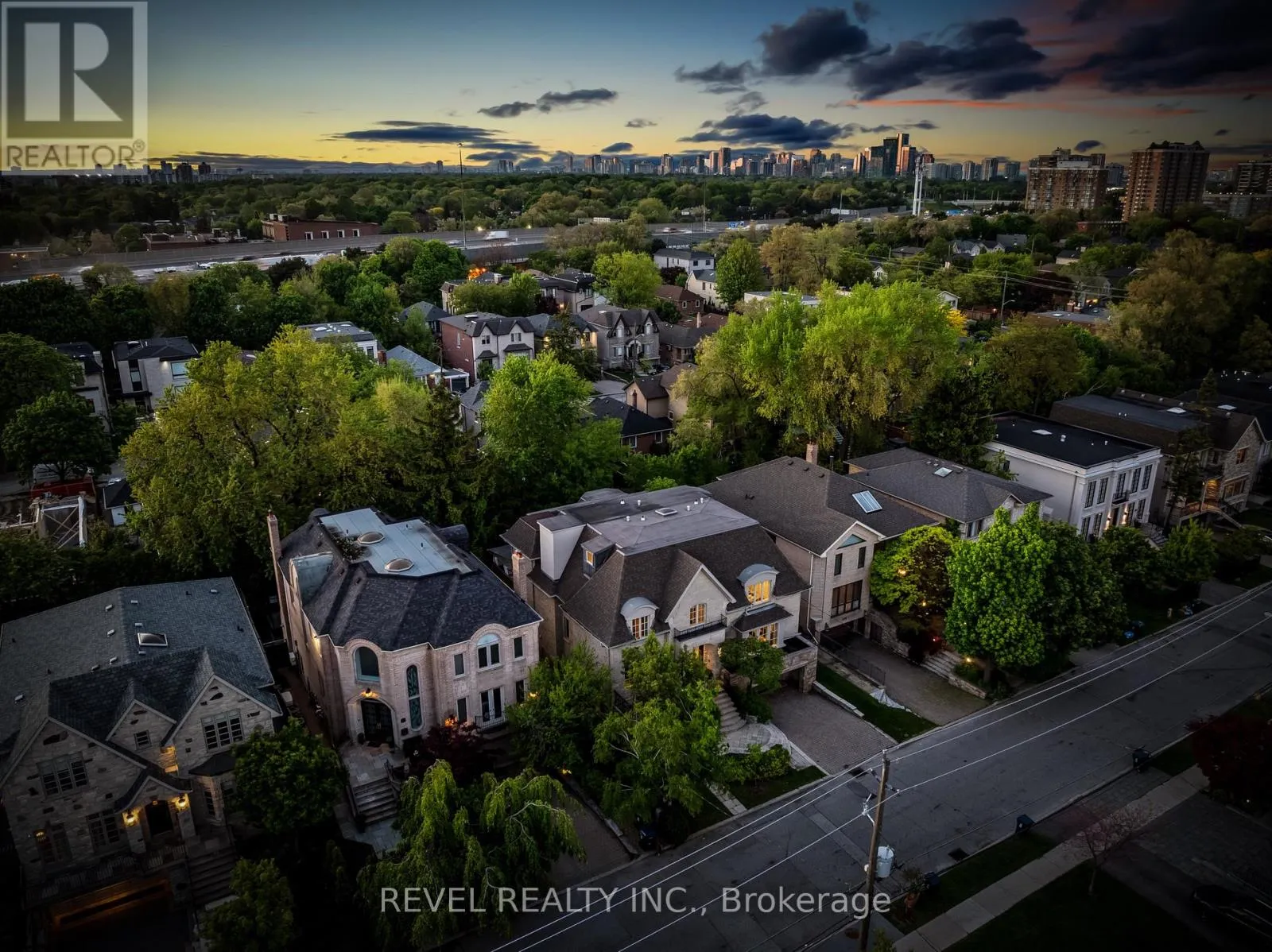 House for rent: 208 Carmichael Avenue, Toronto, Ontario M5M 2X3