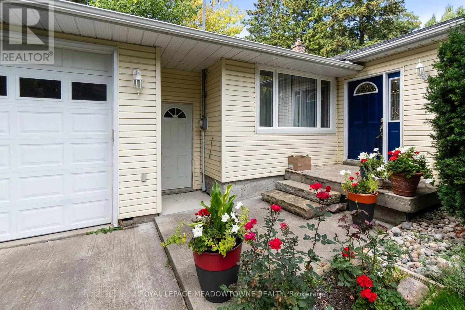 House for rent: 208 Martin Street, King, Ontario L7B 1J5