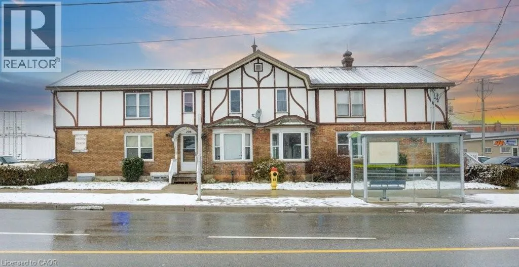 Apartment for rent: 208 Ottawa Street S Unit# 2, Kitchener, Ontario N2G 3T4