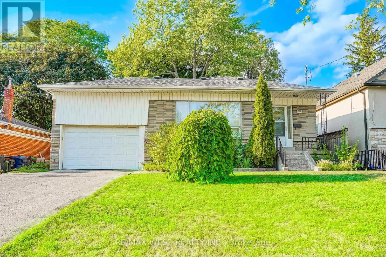 House for rent: 208 Park Home Avenue, Toronto, Ontario M2R 1A2