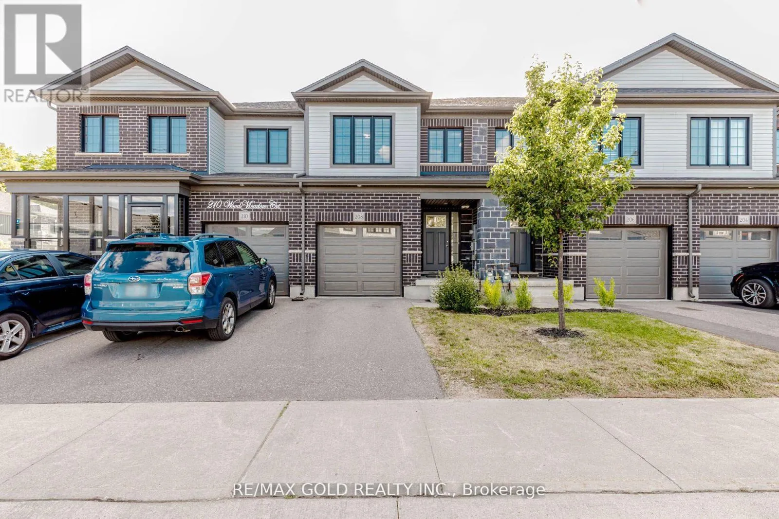 Row / Townhouse for rent: 208 Woodmeadow Court, Kitchener, Ontario N2R 0P8