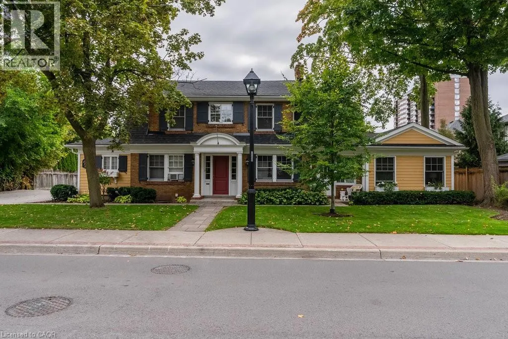 Triplex for rent: 2080 Caroline Street, Burlington, Ontario L7R 1L5