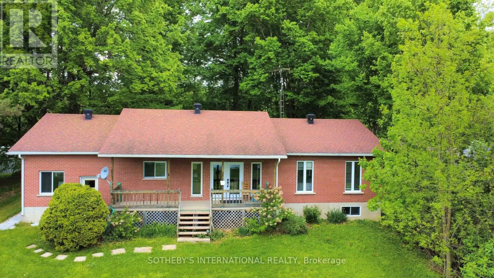 House for rent: 20820 South Service Road, South Glengarry, Ontario K0C 1N0