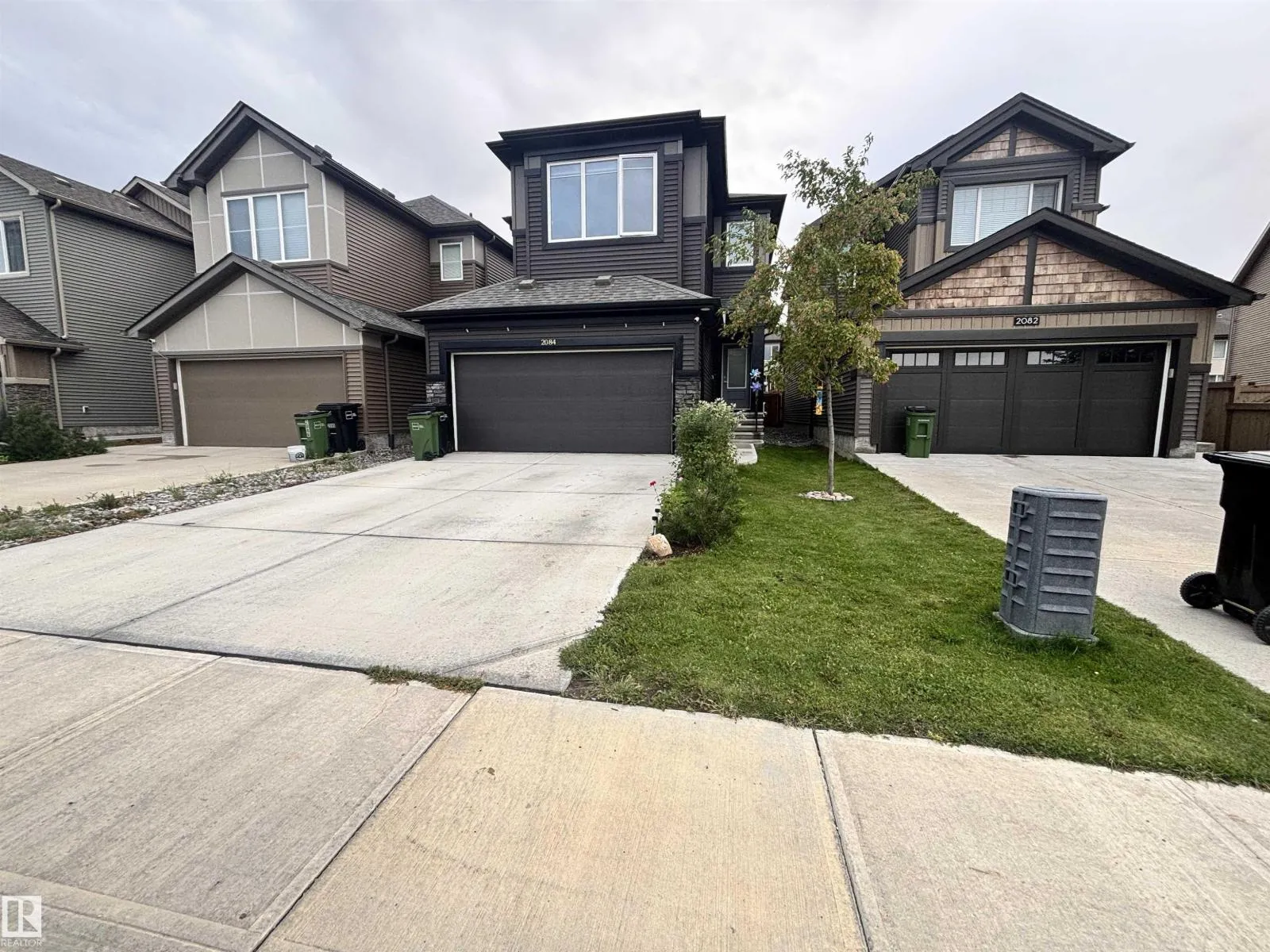 House for rent: 2084 Graydon Hill Cr Sw Sw, Edmonton, Alberta T6W 4C7