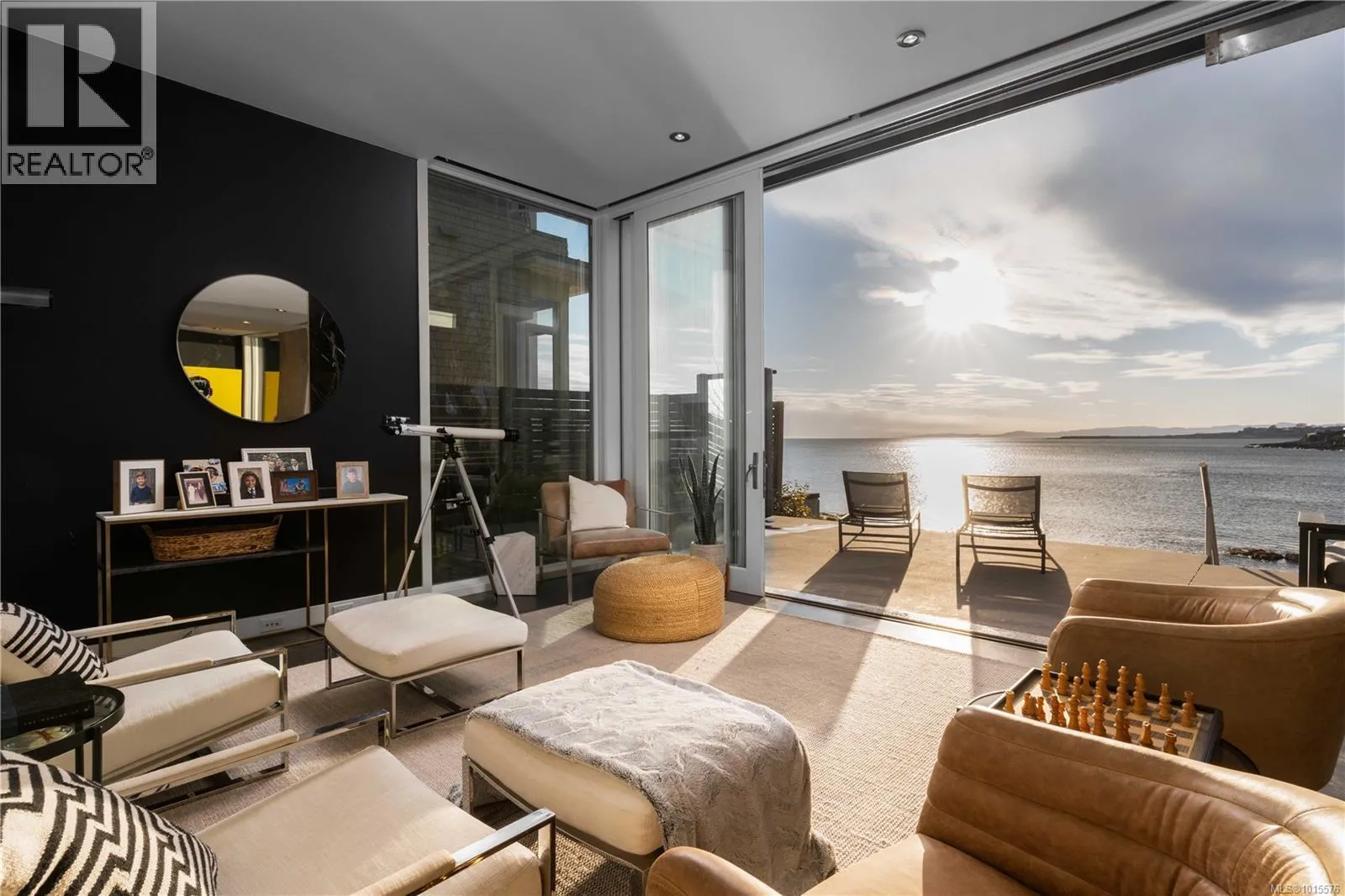 House for rent: 2086 Marne St, Oak Bay, British Columbia V8S 4J8