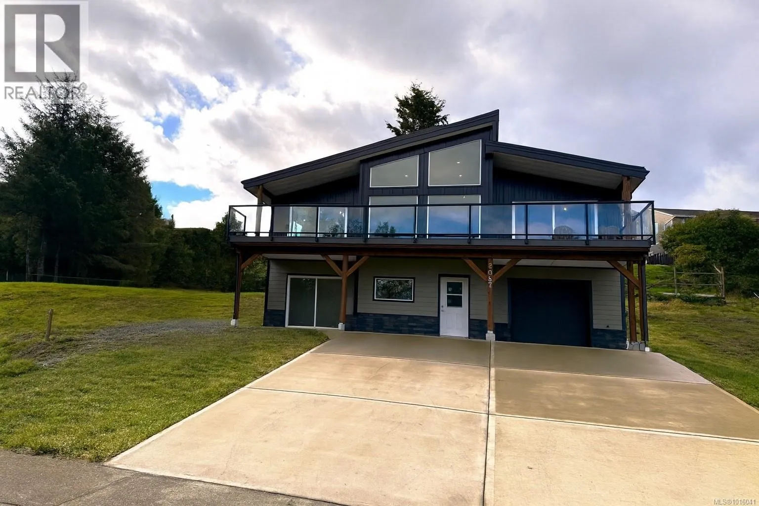 House for rent: 2087 Pioneer Hill Dr, Port McNeill, British Columbia V0N 2R0